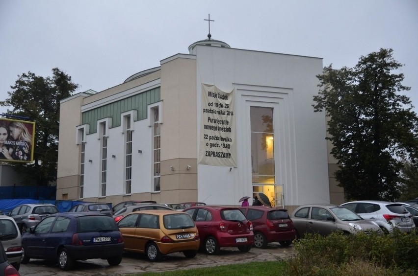Abp Gądecki poświęcił mały kościół pw. św. Karola Boromeusza