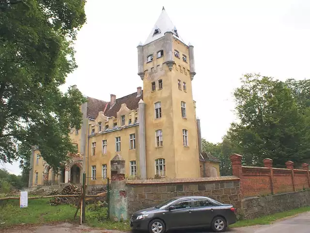 Pałac w Dobrowie znowu jest własnością gminy Tychowo. Lada moment zostanie ponownie wystawiony na sprzedaż.