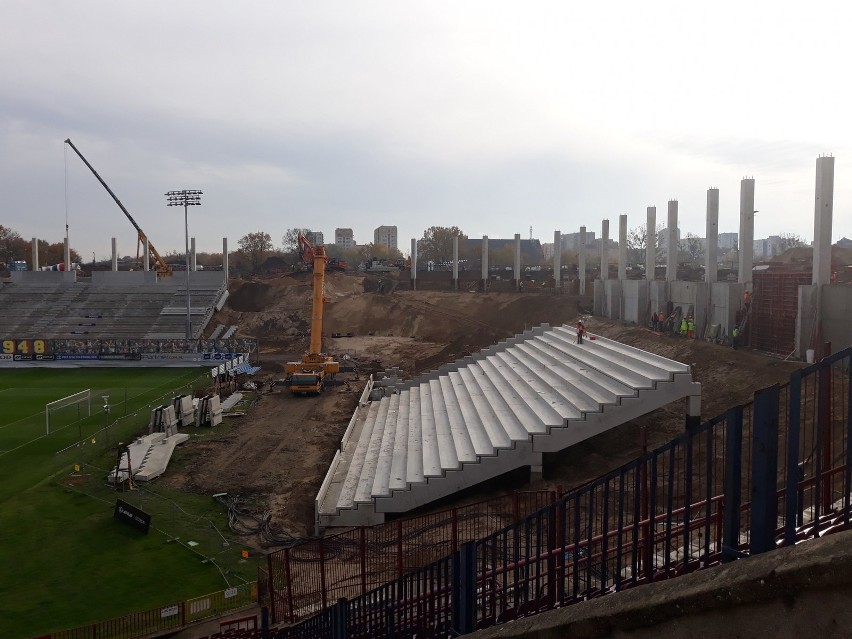 Sporo dzieje się na budowie stadionu przy ul. Twardowskiego...