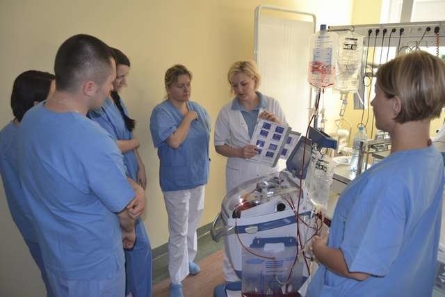 Nowy sprzęt, o który wzbogacił się szpital im. A. Jurasza, jest urządzeniem do poboru krwi od pacjenta w celu przeprowadzenia autotransfuzji