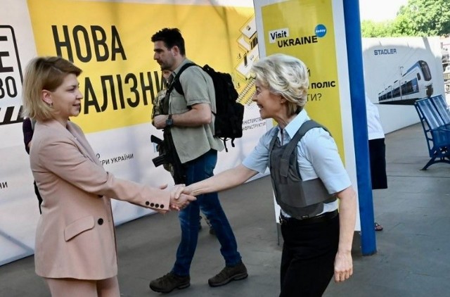 Usula von der Leyen: Dobrze jest znów być w Kijowie