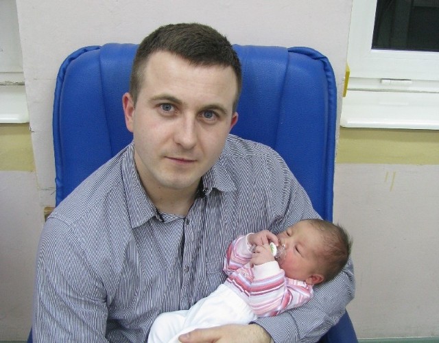 Antoni to pierwsze dziecko Olgi i Adama Mielczarczyków z Wyszkowa. Syn urodził się 8 stycznia, ważył 3700 g i mierzył 56 cm