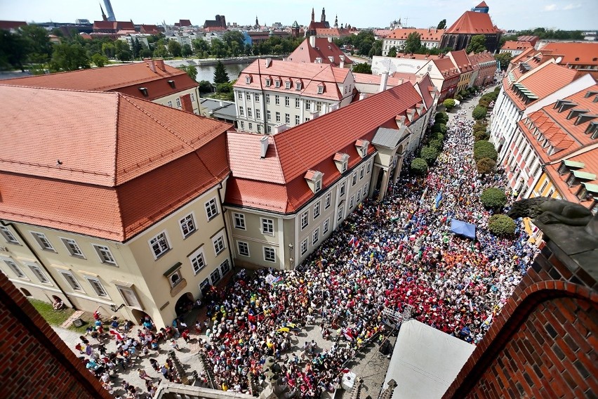 Tysiące radosnych pielgrzymów na Ostrowie Tumskim (ZDJĘCIA, FILM)