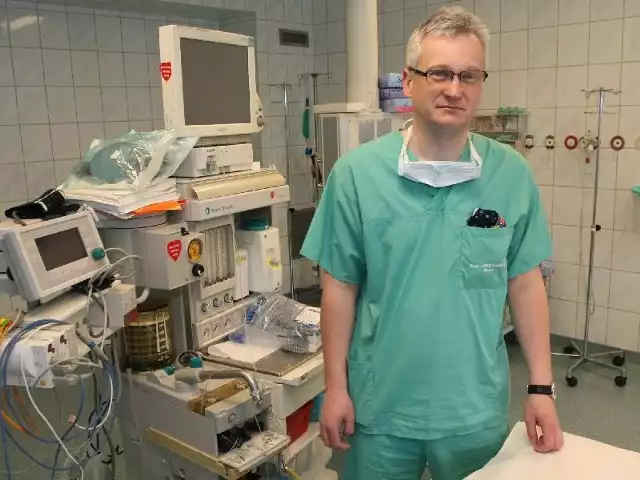 Doktor Przemysław Wolak, Lekarz Roku 2013 województwa świętokrzyskiego i najpopularniejszy zdaniem pacjentów lekarz w Kielcach większość swojego czasu spędza na oddziale chirurgii, urologii i traumatologii Wojewódzkiego Specjalistycznego Szpitala Dziecięcego w Kielcach.