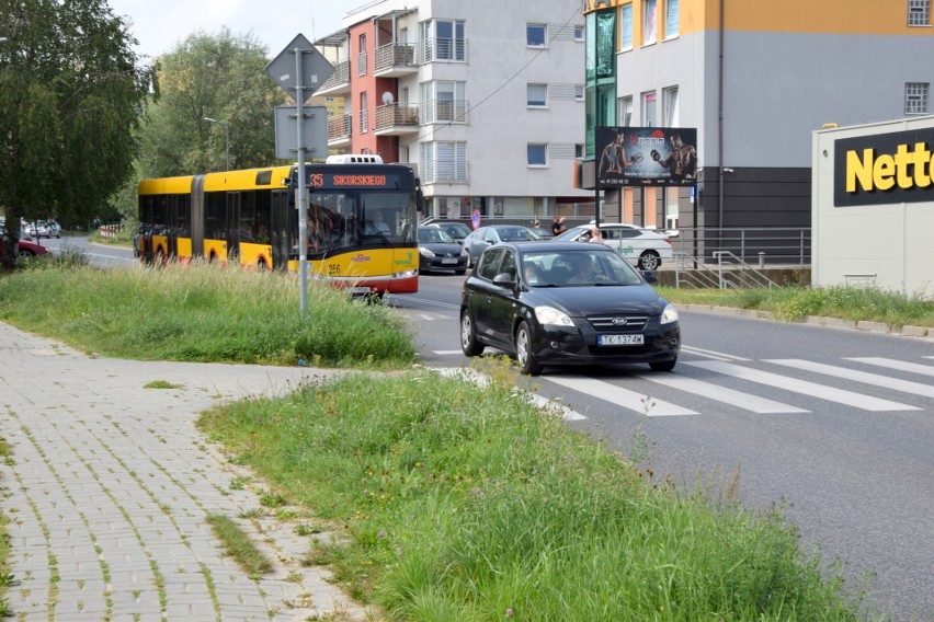 Niebezpiecznie na ulicy Orląt Lwowskich w Kielcach. Czytelnik apeluje do kierowców. Zobacz zdjęcia i film 
