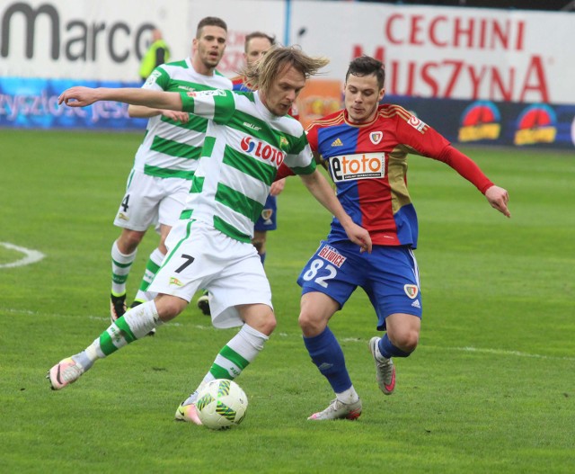 Piast pokonał Lechię Gdańsk 3:0 i ma trzy punkty straty do Legii. Do końca sezonu zostały jeszcze cztery kolejki. Wyścig o tron trwa