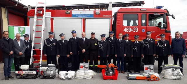 Ochotnicze Straże Pożarne w Głowaczowie i Brzózie otrzymały nowy sprzęt ratowniczo – gaśniczy.