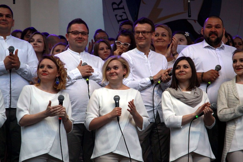 Koncert Chwały w Lublinie: Radosna modlitwa w wykonaniu młodych katolików (ZDJĘCIA, WIDEO)