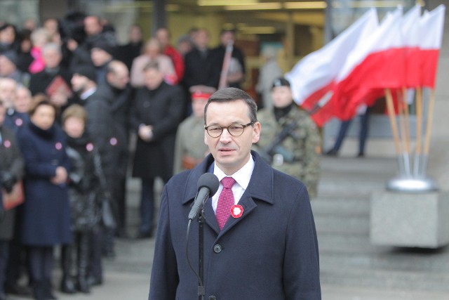 - Powstanie Wielkopolskie zbudowało Rzeczpospolitą. Dziś jesteśmy spadkobiercami tamtego zrywu, który budował silną Polskę - mówił premier Mateusz Morawiecki podczas odsłonięcia Tablicy Wdzięczności w ramach uroczystości upamiętniających 100. rocznicę wybuchu Powstania Wielkopolskiego.