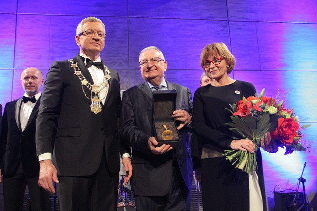 Prezydent Jacek Jaśkowiak postanowił uhonorować Wielką Złotą Pieczęcią Jacka Rutkowskiego, właściciela koncernu AMICA Wronki oraz KKS Lech Poznań.