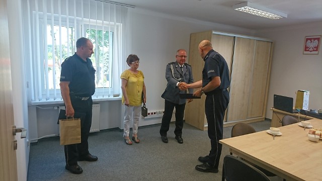 Jubileusze pracy w policji świętowali: Sławomir Kokowicz, Sławomir Boniecki i Grażyna Pukłacka