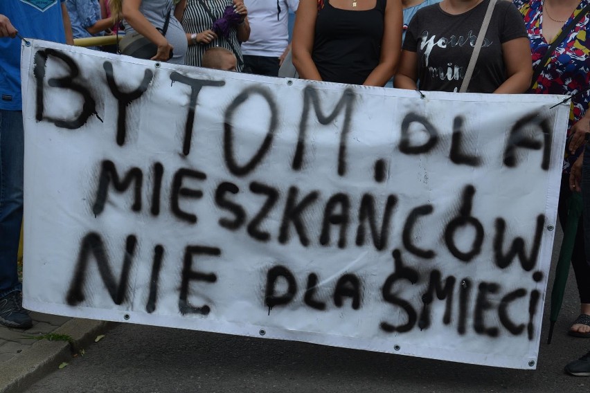 Bytom: Marsz mieszkańców Bobrka do Urzędu Miasta ZDJĘCIA