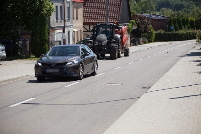 Fragment wyremontowanej drogi gminnej w Zaleskich.