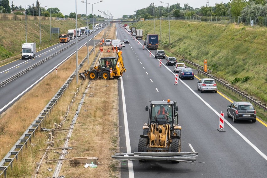Trwa rozbudowa autostrady A2. Drogowcy budują trzeci pas na...