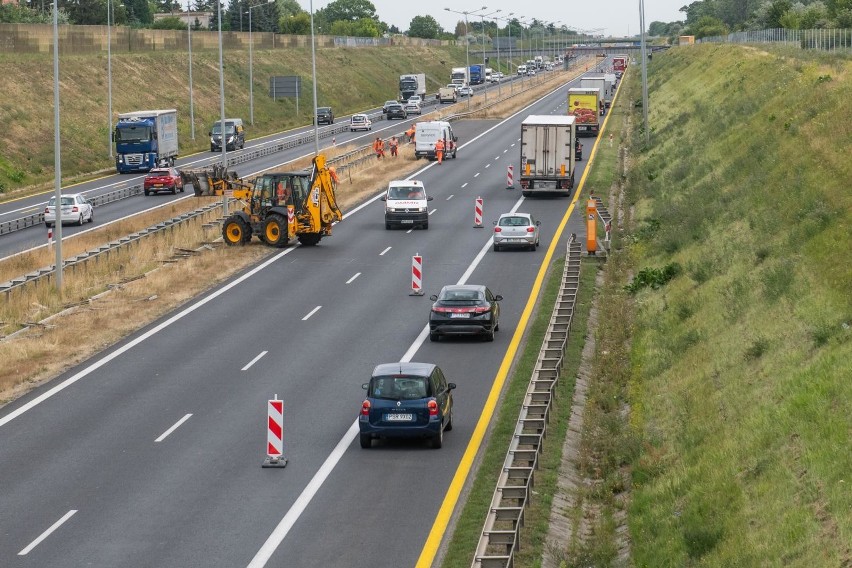 Trwa rozbudowa autostrady A2. Drogowcy budują trzeci pas na...