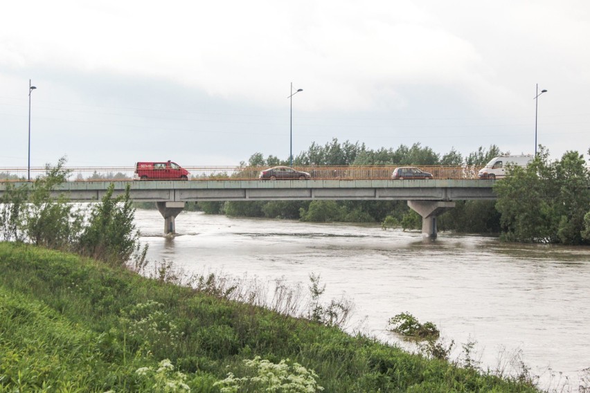 Dramatyczna sytuacja w gminie Wadowice Górne. Wody nadal jest bardzo dużo [ZDJĘCIA]