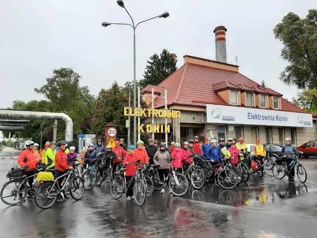 Na zaproszenie klubu "Stalowi Cykliści", rowerzyści z KTR "Goplanie" w Kruszwicy uczestniczyli w rowerowej wycieczce do Lichenia i Elektrowni Konin
