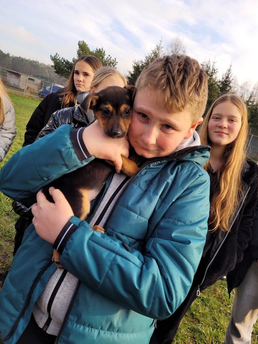 Kikolscy uczniowie odwiedzili Ośrodek Opieki nad Zwierzętami w Węgrowie