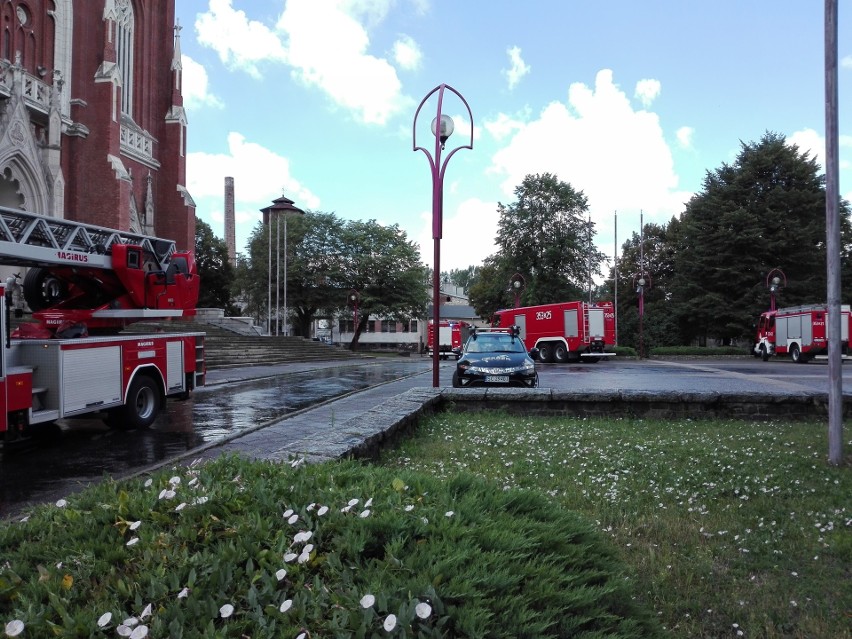 Strażacy ćwiczyli gaszenie katedry w Częstochowie. Pożar...