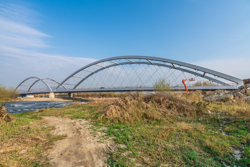 Nowy Sącz. Betonowanie mostu heleńskiego zakończone. Czas na asfalt [ZDJĘCIA]