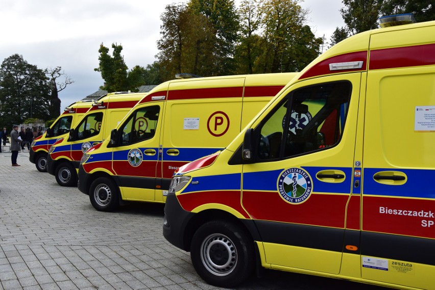 Nowe ambulanse dla Bieszczadzkiego Pogotowia Ratunkowego [ZDJĘCIA]