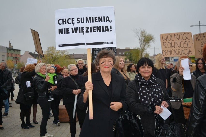 „Prawa człowieka, prawami kobiet” - czarny protest w Starachowicach