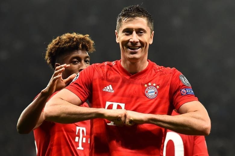 Robert Lewandowski gol na YouTube (WIDEO). Olympiakos - Bayern 2:3 Liga Mistrzów skrót