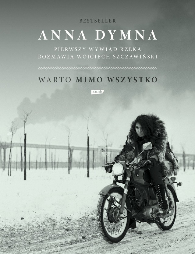 Anna Dymna (ur. 1951) – aktorka teatralna i filmowa, od 1973 roku związana z krakowskim Starym Teatrem.Absolwentka Państwowej Wyższej Szkoły Teatralnej w Krakowie, a od 1990 także wykładowca tej uczelni. Odznaczona Orderem Uśmiechu. Członkini Rady Programowej radia RMF Classic.Jeszcze w trakcie studiów została żoną Wiesława Dymnego. Po jego tragicznej śmierci ponownie wyszła za mąż za Zbigniewa Szotę, a potem za Krzysztofa Orzechowskiego. Dymna często podkreśla wielki wpływ jaki wywarła na nią barwna osobowość jej pierwszego męża.Anna Dymna znana jest z działalności charytatywnej. W roku 2000 została odznaczona medalem Św. Brata Alberta za inicjowanie i wspieranie akcji charytatywnych na terenie Krakowa, szczególnie za pomoc na rzecz uchodźców z Kosowa i zaangażowanie w akcje wspomagające stowarzyszenia i organizacje osób niepełnosprawnych. Prowadzi również Fundację „Mimo Wszystko”.W 2002 zainicjowała odbywający się w niedzielne przedpołudnia Krakowski Salon Poezji w Teatrze im. Juliusza Słowackiego. Krakowski Salon Poezji został uhonorowany Nagrodą Literacką Nike za najciekawszą działalność kulturalną w regionie w roku 2003.