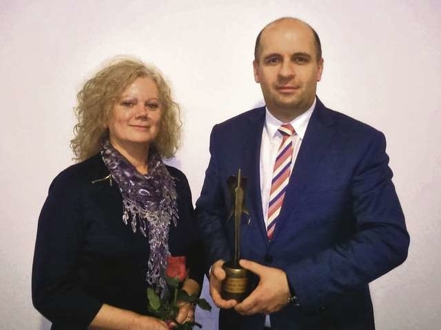 Na uroczystości w Toruniu razem z Arturem Krajewskim była, między innymi, Renata Michalak - kierownik MGOPS w Szubinie