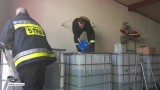 Policjanci i strażacy z Poznania wyprodukowali własny płyn dezynfekujący z nielegalnego alkoholu