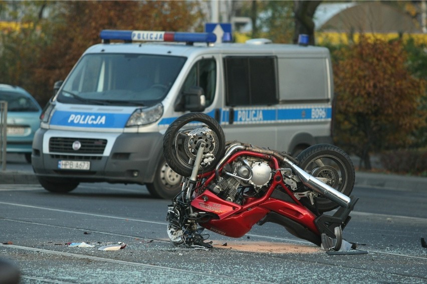 Śmiertelny wypadek na ul. Krakowskiej. Nie żyje motocyklista (ZDJĘCIA)