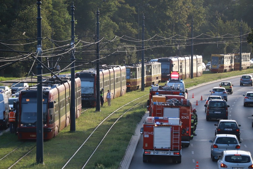 Zderzenie dwóch tramwajów na al. Mickiewicza. 25 osób poszkodowanych ZDJĘCIA