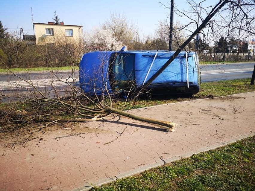 Nie wiemy, jaka była przyczyna wypadku. Samochód osobowy...