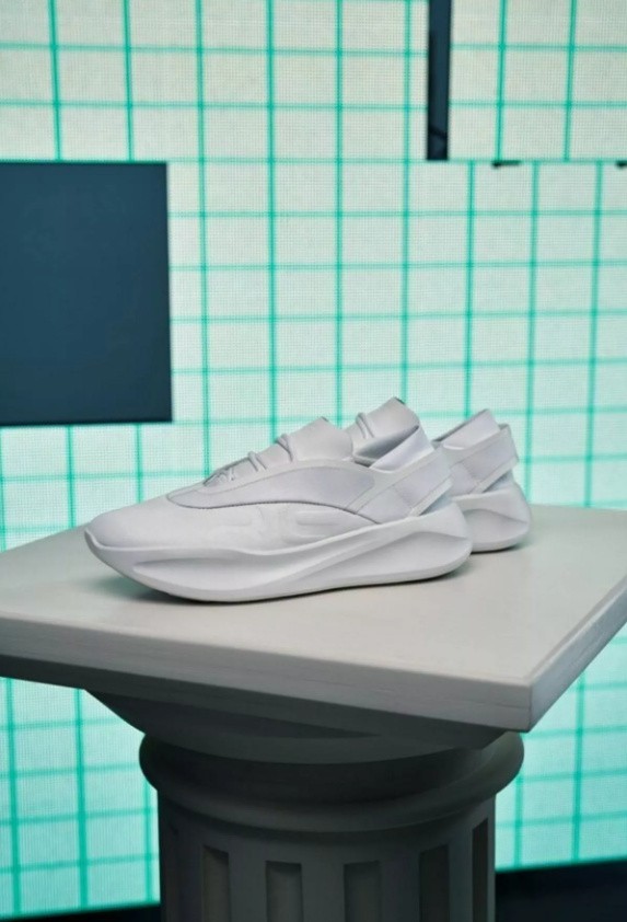 Robert Lewandowski zaprojektował sneakersy. Nie są tanie. Ile kosztują? 