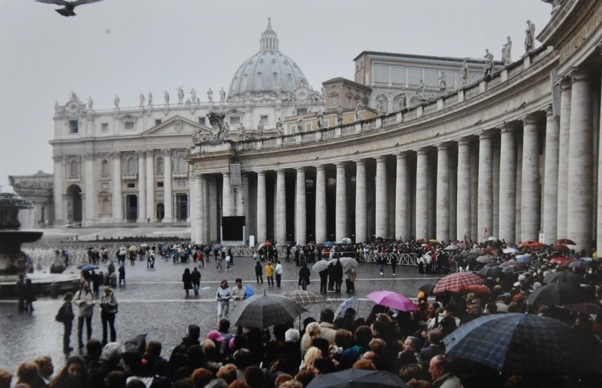 17. rocznica śmierci Jana Pawła II. 2 kwietnia 2005 roku na placu świętego Piotra w Rzymie modlili się też wierni z naszego regionu
