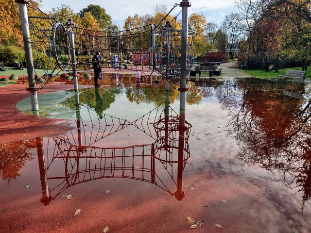 W sobotę, 4 listopada plac znowu był zalany.