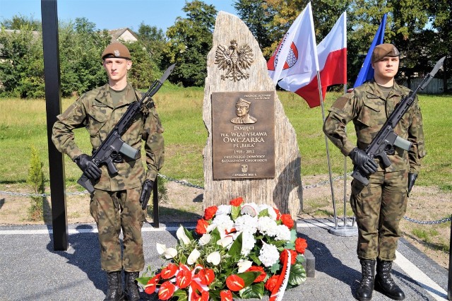 W Chotyzach odsłonięty został pomnik pułkownika Władysława Owczarka. W uroczystości uczestniczyli przedstawiciele władz powiatowych, gminnych, rodzina pułkownika, żołnierze Wojsk Obrony Terytorialnej oraz mieszkańcy gminy.