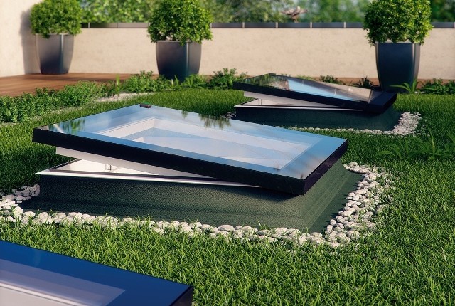 Jeśli planujemy dach zielony nie musimy rezygnować z montażu okien dachowych.