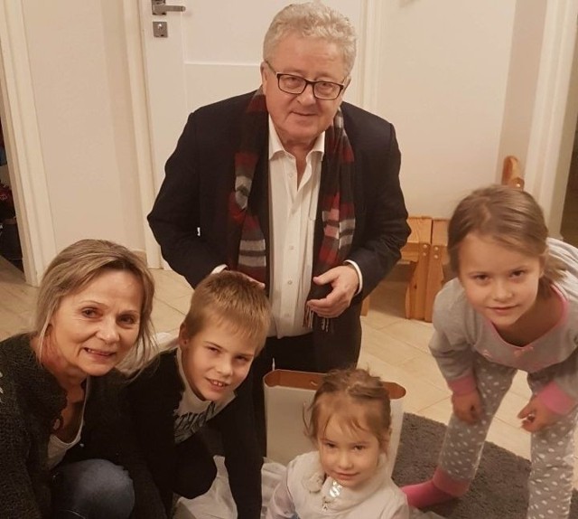 Czesław Siekierski z żoną Alicją i wnuczkami