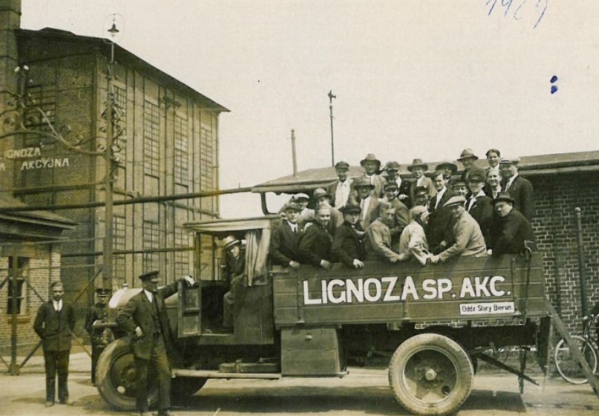 Zobacz kolejne zdjęcia. Przesuwaj zdjęcia w prawo - naciśnij...