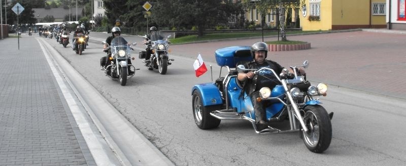 Rowerzystom towarzyszyła parada motocykli – także panowie na...