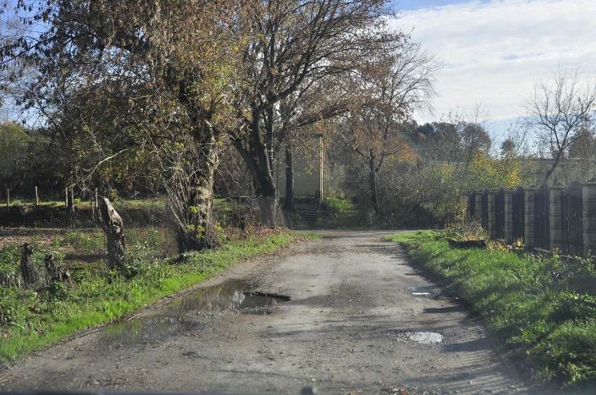 Wyremontowane drogi w Czyżowie Szlacheckim i Chrapanowie w gminie Zawichost. Rolnicy dojadą  do pól, a dzieci dojdą do świetlicy [ZDJĘCIA] 
