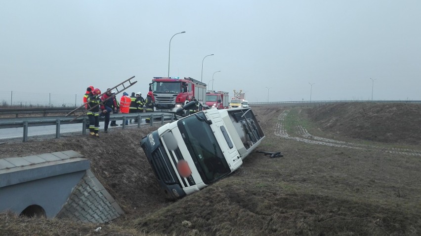 W piątek na węźle autostrady A4 Jarosław Zachód, przewróciła...