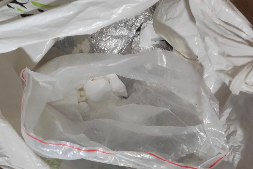 Ponad kilogram narkotyków w mieszkaniu w centrum Bydgoszczy [zdjęcia]