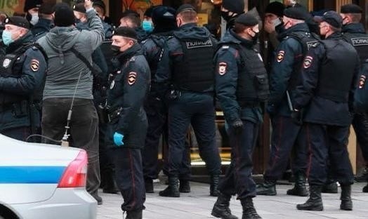W Moskwie dochodzi do licznych aresztowań i zatrzymań, na ulicach ustawiane są blokady.