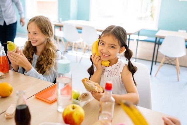 Zdrowe menu dla dziecka to przede wszystkim regularne posiłki, w stałych odstępach.