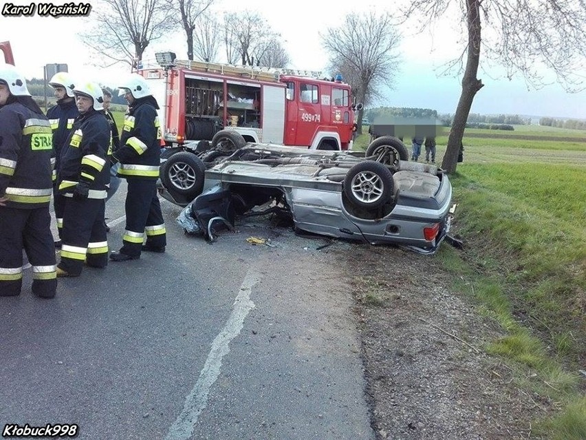 Groźny wypadek w miejscowości Przystajń. Samochód dachował....