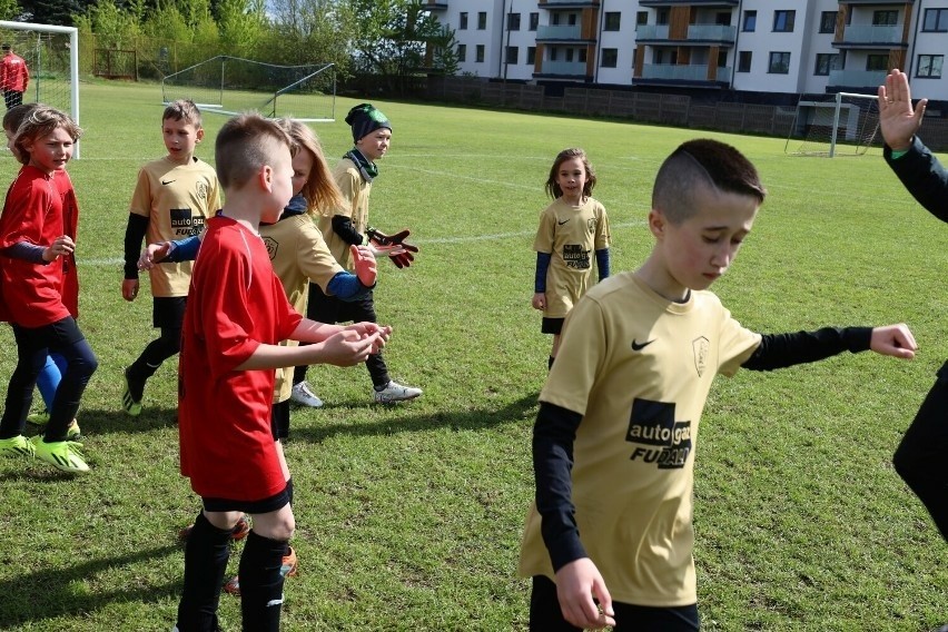 Zmagania młodych piłkarzy.