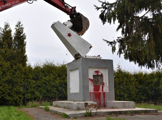 W Garncarsku k. Sobótki zdemontowano pomnik poświęcony Armii Czerwonej.