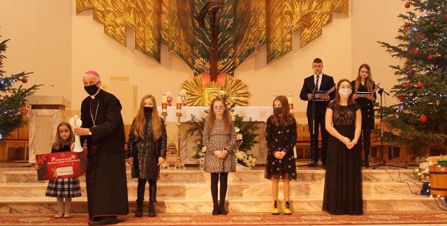 W kościele świętego Maksymiliana Kolbe w Kielcach odbyła się Gala Finałowa XIV edycji Świętokrzyskiego Festiwalu Kolęd i Pastorałek imienia księdza Piotra Klimczyka. Uczestniczył w niej między innymi ksiądz biskup Marian Florczyk.